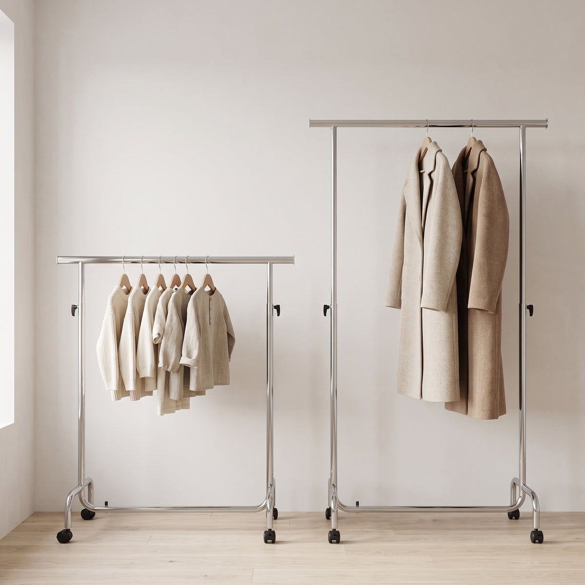 Portant à vêtements réglable en acier chromé sur roulettes